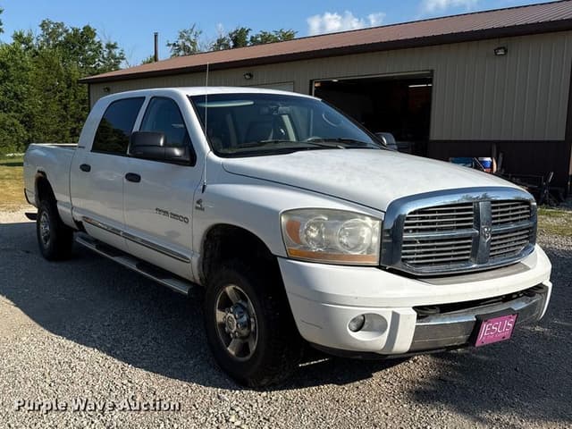 Image of Dodge Ram 3500 equipment image 2