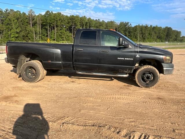 Image of Dodge Ram 3500 equipment image 3