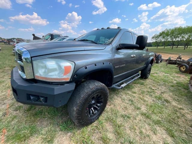 Image of Dodge Ram 3500 equipment image 2
