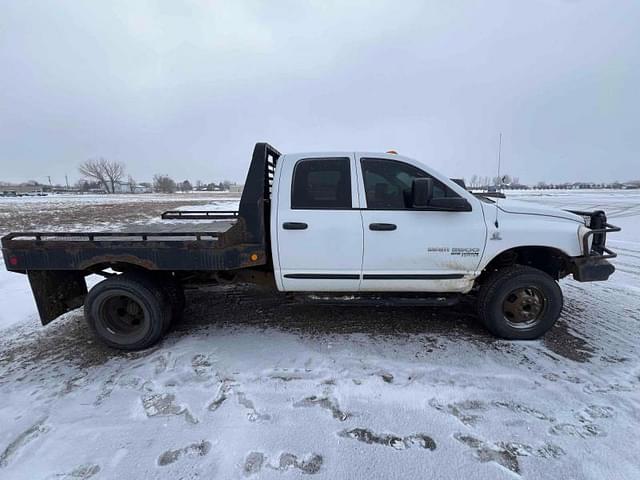 Image of Dodge Ram 3500 equipment image 3