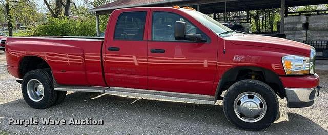 Image of Dodge Ram 3500 equipment image 3