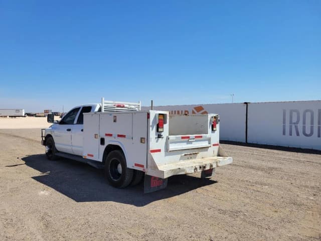 Image of Dodge Ram 3500 equipment image 2