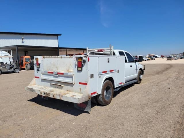 Image of Dodge Ram 3500 equipment image 4