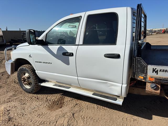 Image of Dodge Ram 3500 equipment image 2