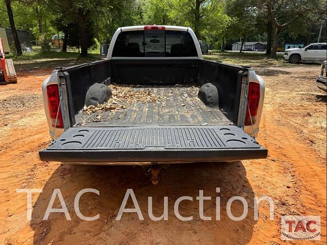 Image of Dodge Ram 3500HD equipment image 4