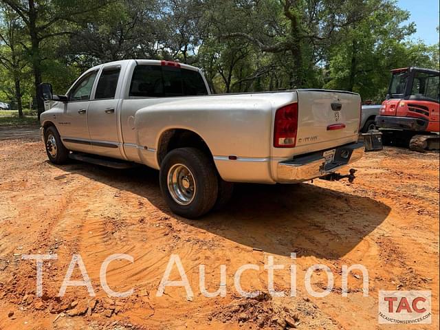Image of Dodge Ram 3500HD equipment image 2