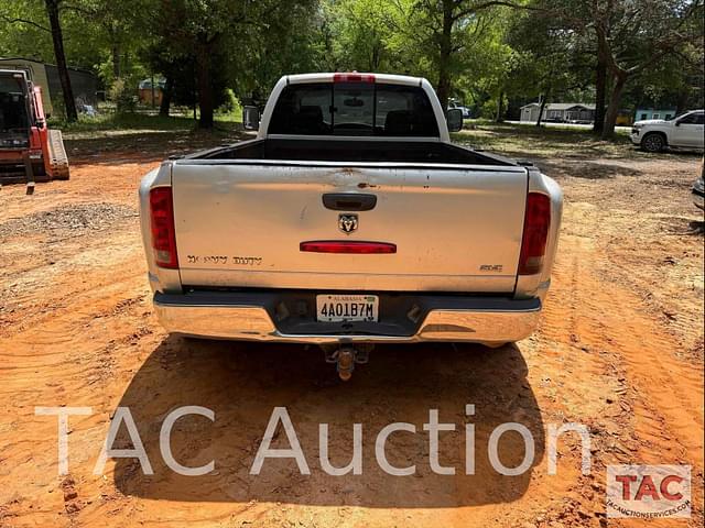 Image of Dodge Ram 3500HD equipment image 3