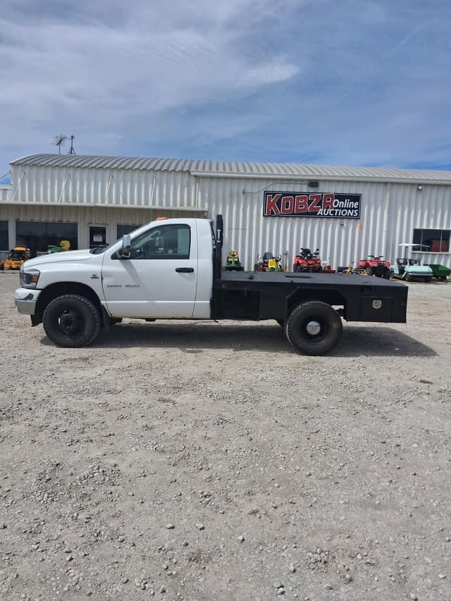 Image of Dodge Ram 3500HD equipment image 2