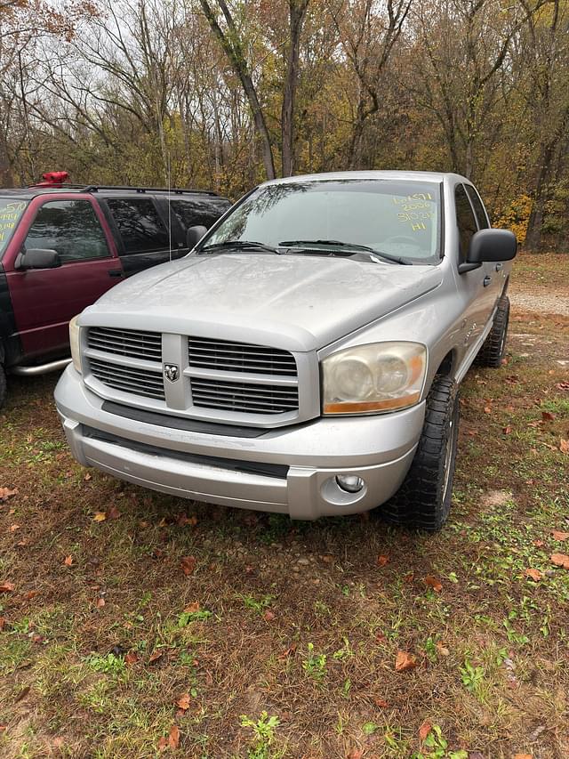 Image of Dodge Ram 1500 equipment image 2