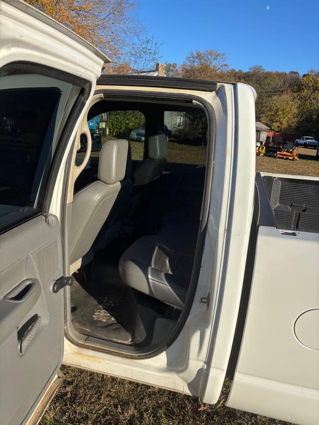 Image of Dodge Ram 3500 equipment image 4