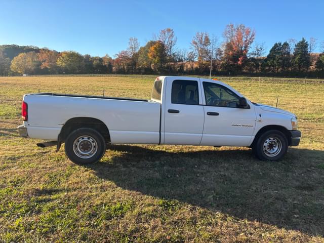 Image of Dodge Ram 3500 equipment image 2