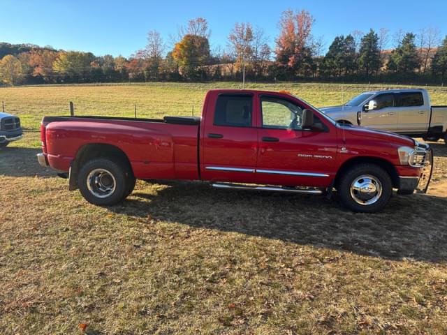 Image of Dodge Ram 3500 equipment image 2