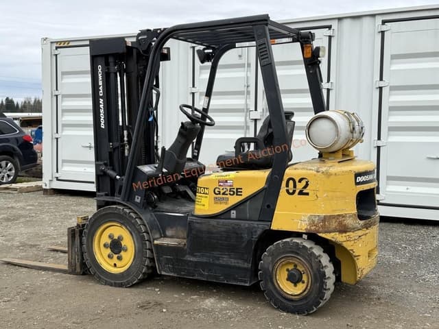 Image of  Doosan G25E equipment image 2