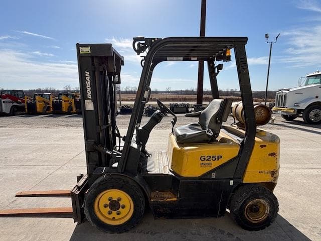 Image of  Doosan G25P-3 equipment image 2