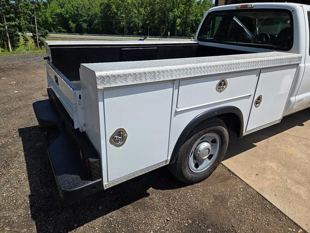 Image of Ford F-250 equipment image 3