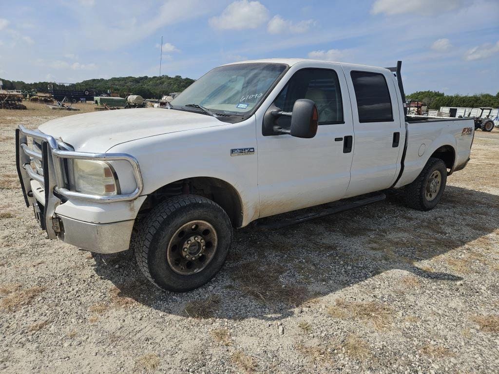 2006 Ford F-350 Equipment Image0