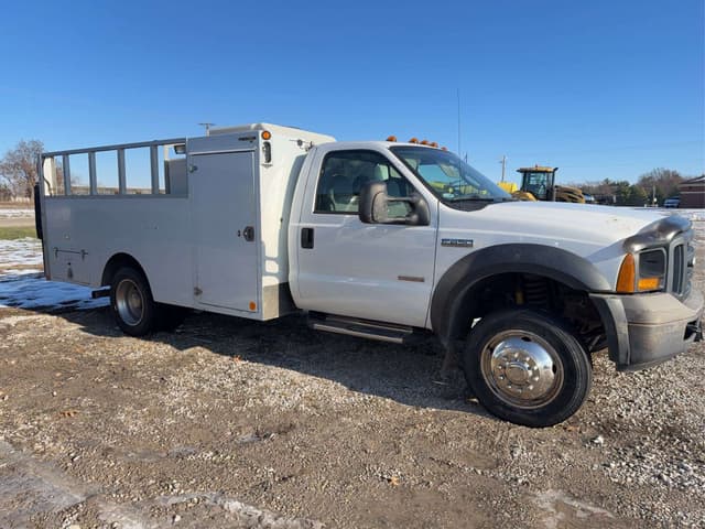 Image of Ford F-450 equipment image 2