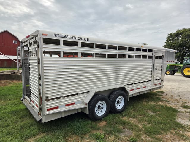 Image of Featherlite 8127 equipment image 2