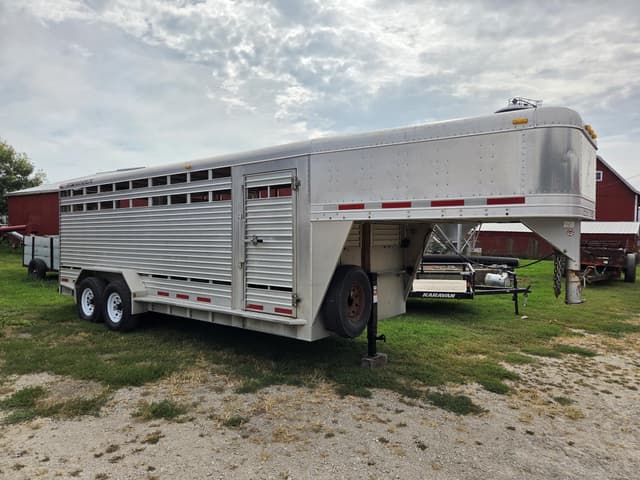 Image of Featherlite 8127 equipment image 1