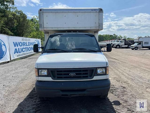 Image of Ford E-450 equipment image 2