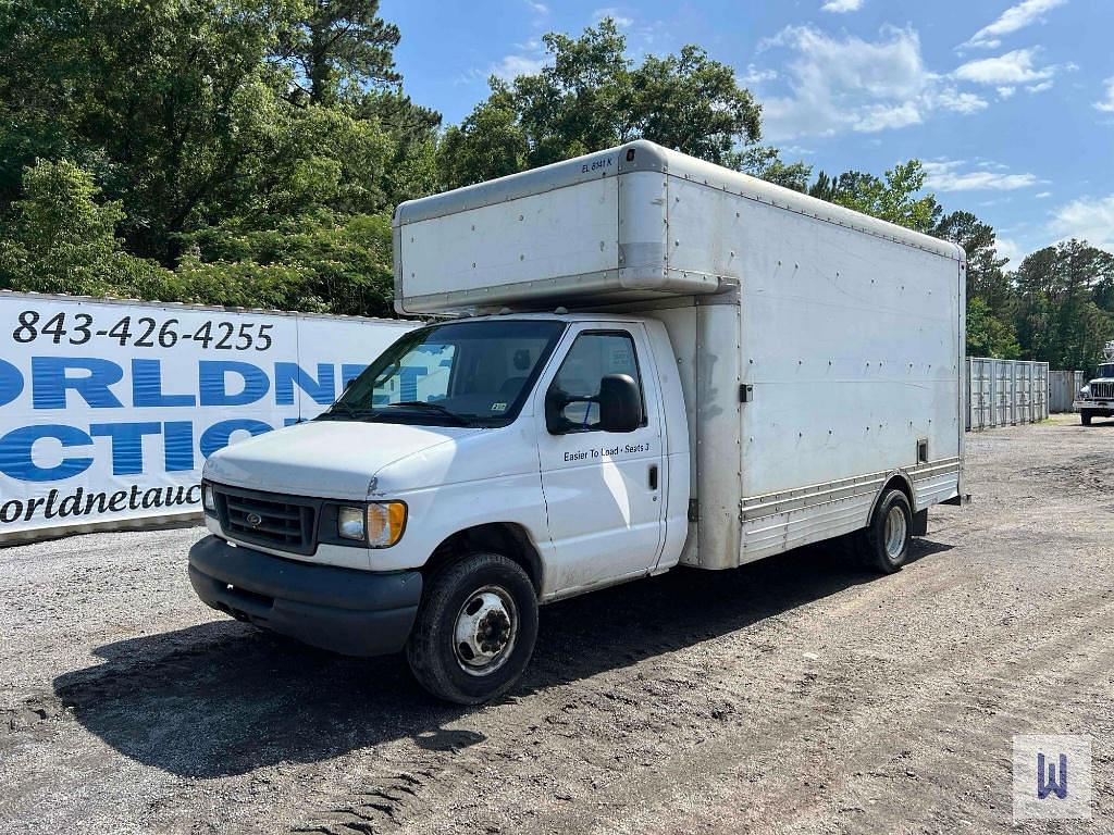 Image of Ford E-450 Primary image