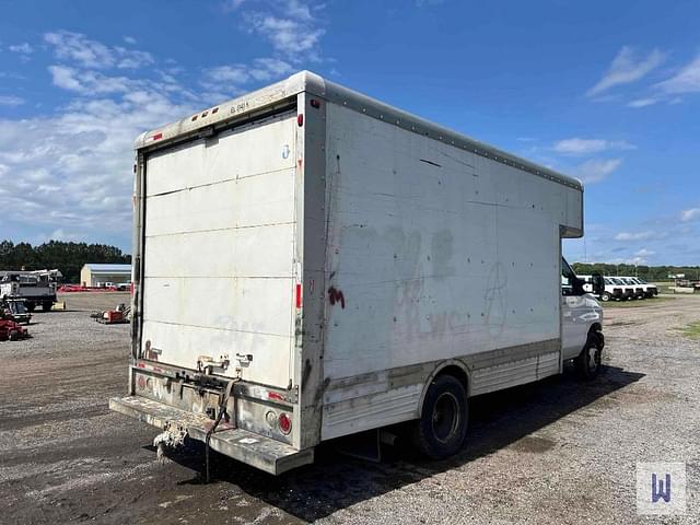 Image of Ford E-450 equipment image 4
