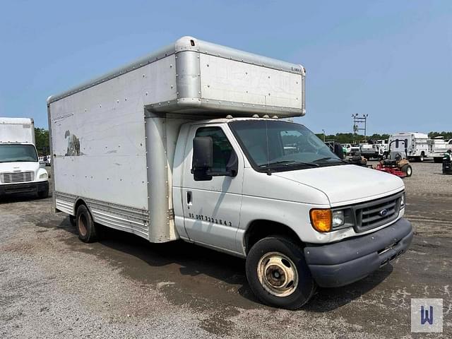 Image of Ford E-450 equipment image 3