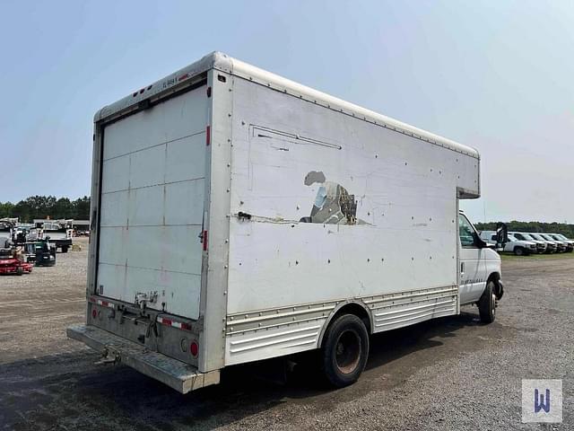 Image of Ford E-450 equipment image 4