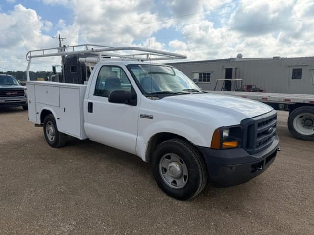 Image of Ford F-150 equipment image 1
