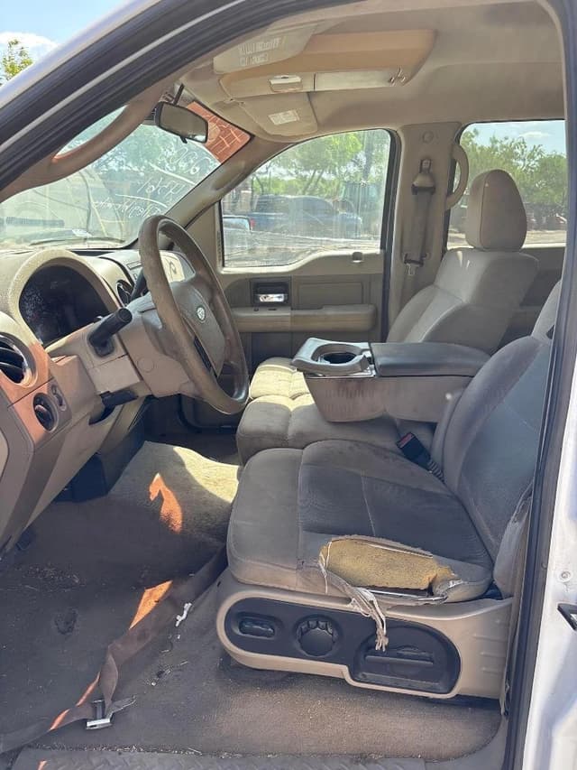 Image of Ford F-150 equipment image 4