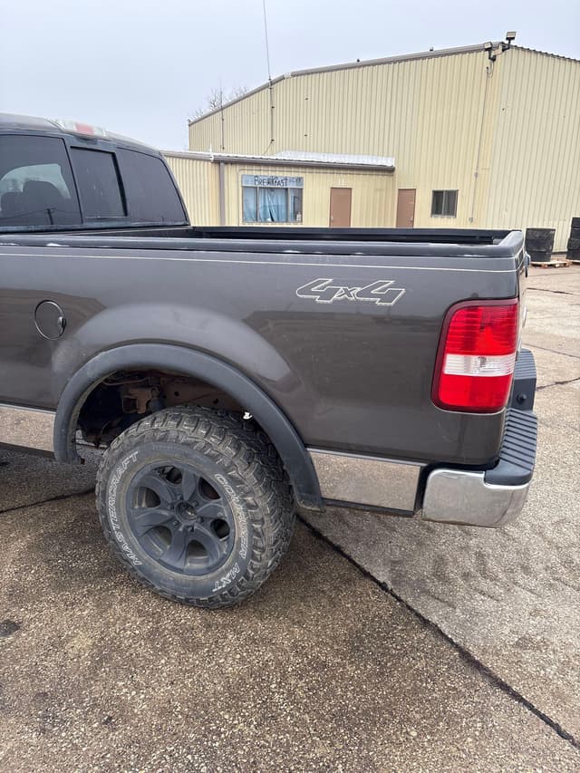 Image of Ford F-150 equipment image 4