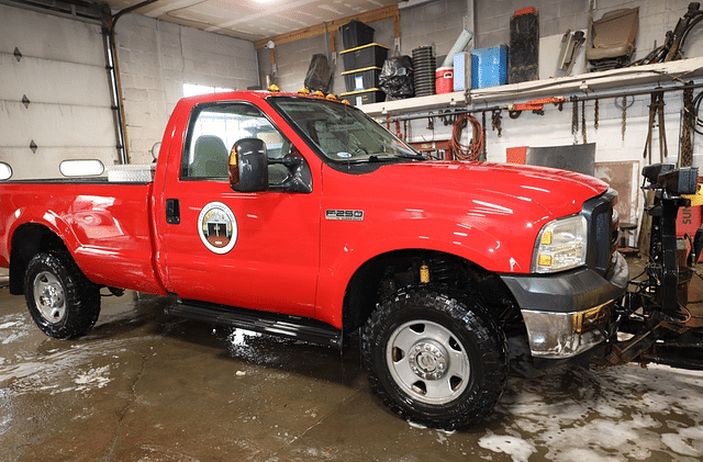 Image of Ford F-250 equipment image 1