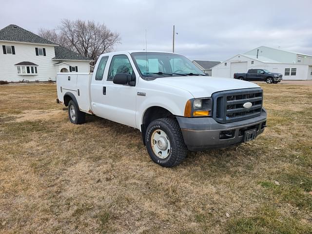 Image of Ford F-250 equipment image 1