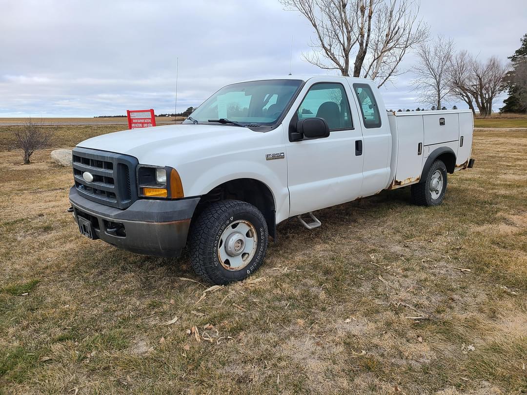 Image of Ford F-250 Primary image