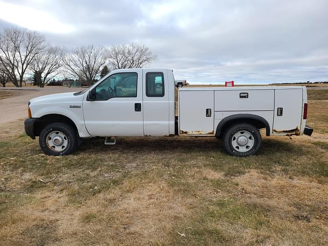 Image of Ford F-250 equipment image 4