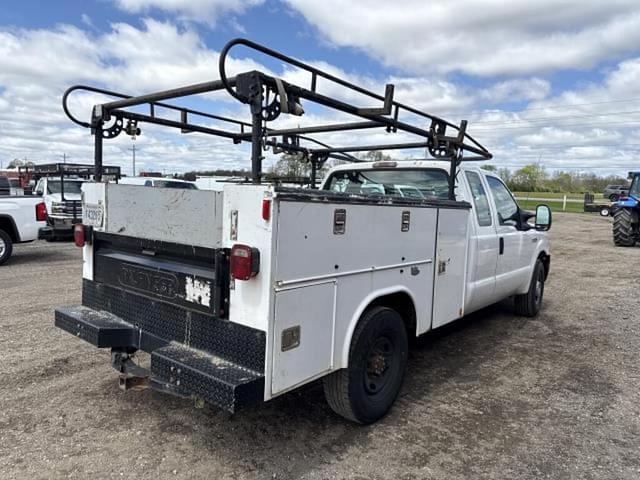 Image of Ford F-250 equipment image 3