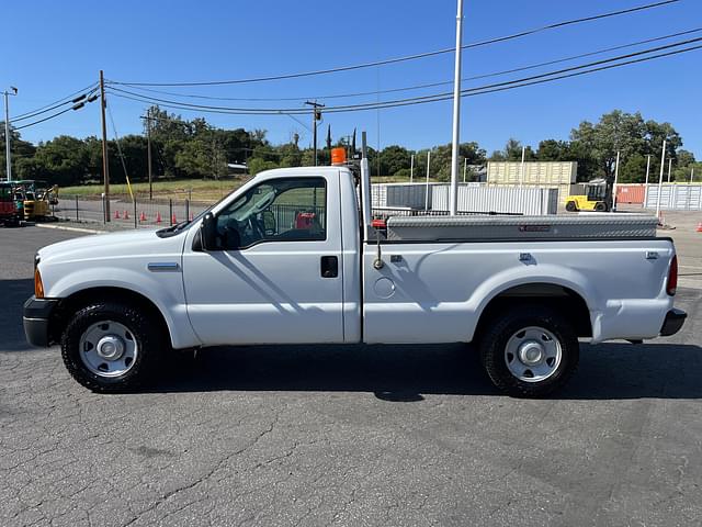 Image of Ford F-250 equipment image 2