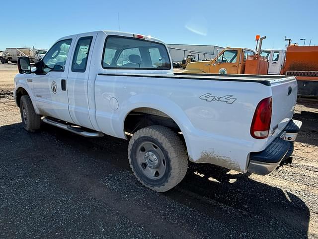 Image of Ford F-250 equipment image 3