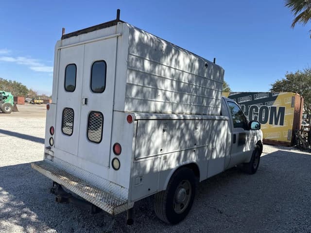 Image of Ford F-250 equipment image 3