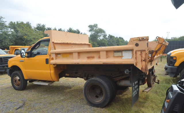 Image of Ford F-350 equipment image 1