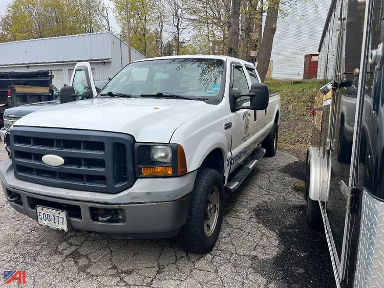2006 Ford F-350 Equipment Image0