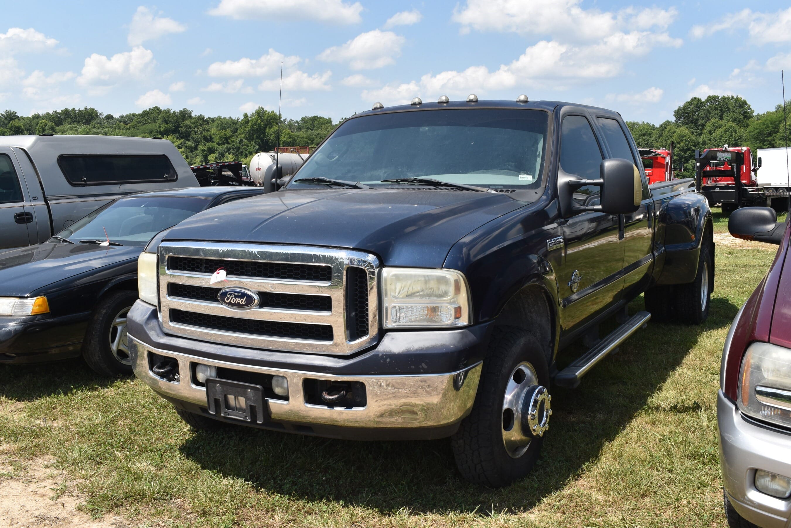 2006 Ford F-350 Equipment Image0