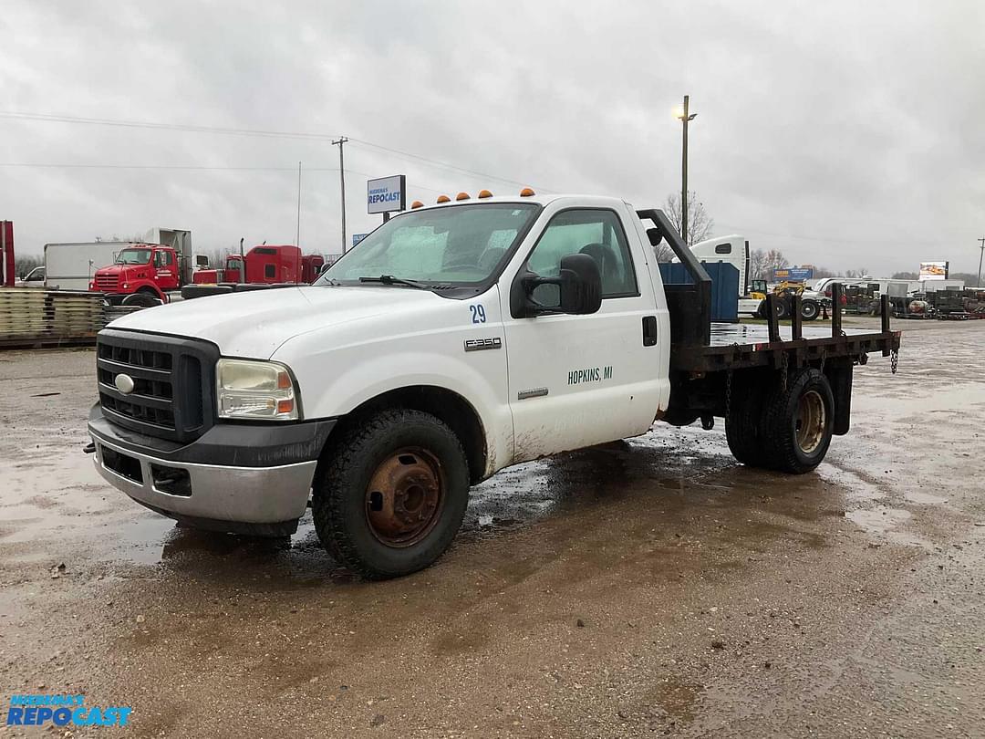 Image of Ford F-350 Primary image