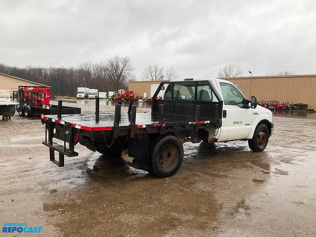 Image of Ford F-350 equipment image 4