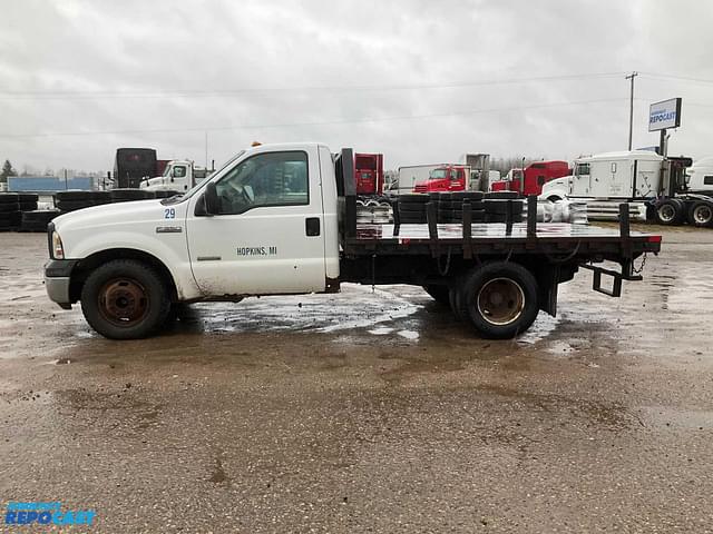 Image of Ford F-350 equipment image 1