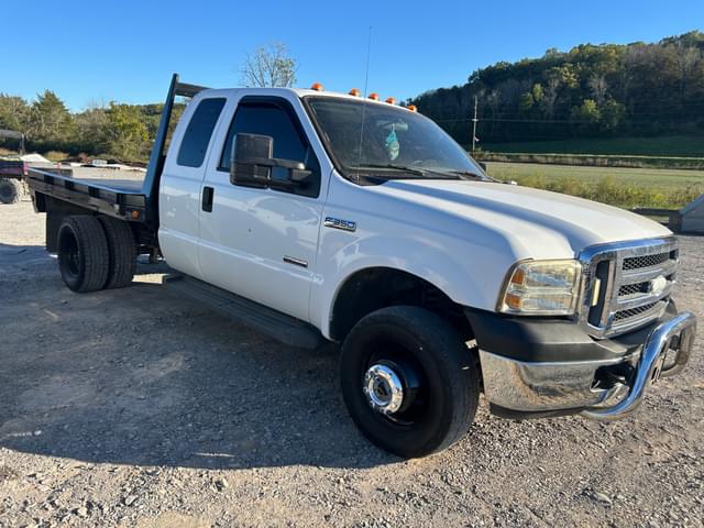 Image of Ford F-350 equipment image 1