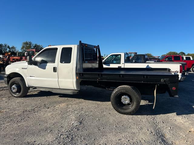 Image of Ford F-350 equipment image 2