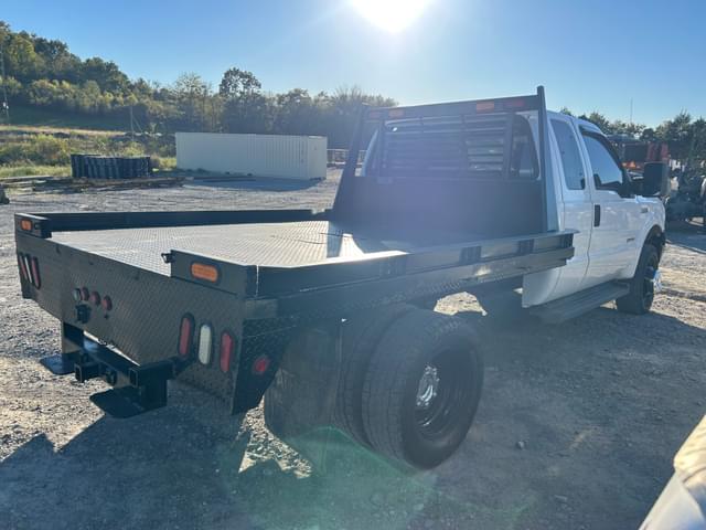 Image of Ford F-350 equipment image 4
