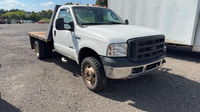 Image of Ford F-350 equipment image 2