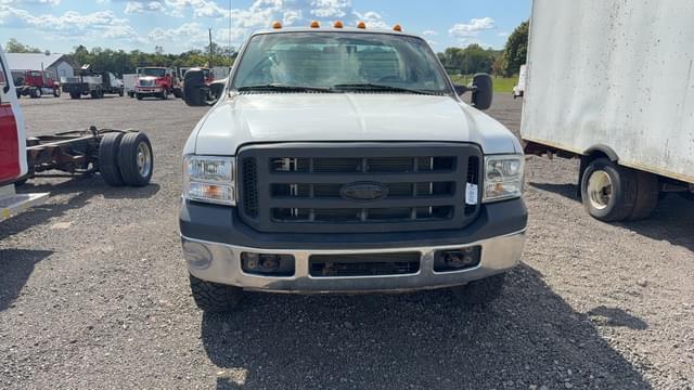Image of Ford F-350 equipment image 1